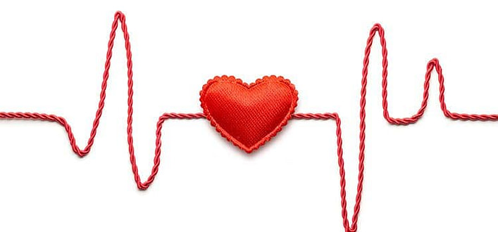 Test sull'amore Test sull'amore-filo rosso disegna un cardiogramma con in mezzo un cuore