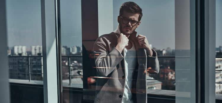 Perfezionismo-ragazzo vestito perfettamente