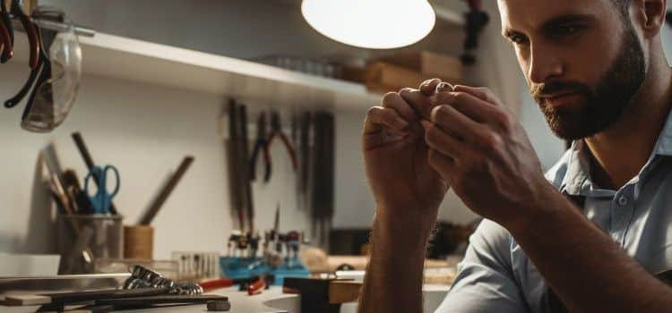 Perfezionisti-ragazzo anello precisione